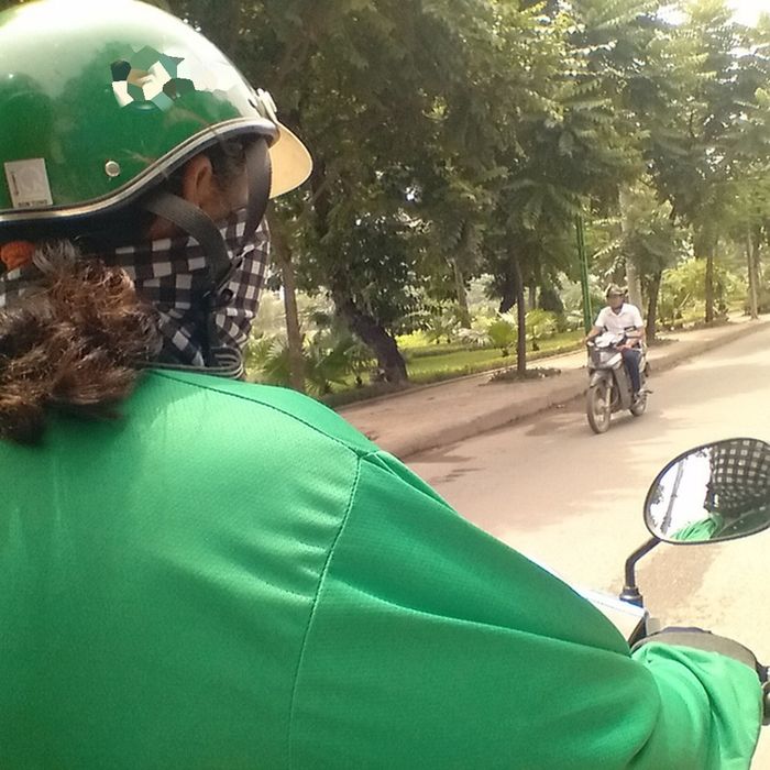 Là phụ nữ, tôi vẫn kiếm được hơn 12 triệu đồng từ chạy xe ôm công nghệ