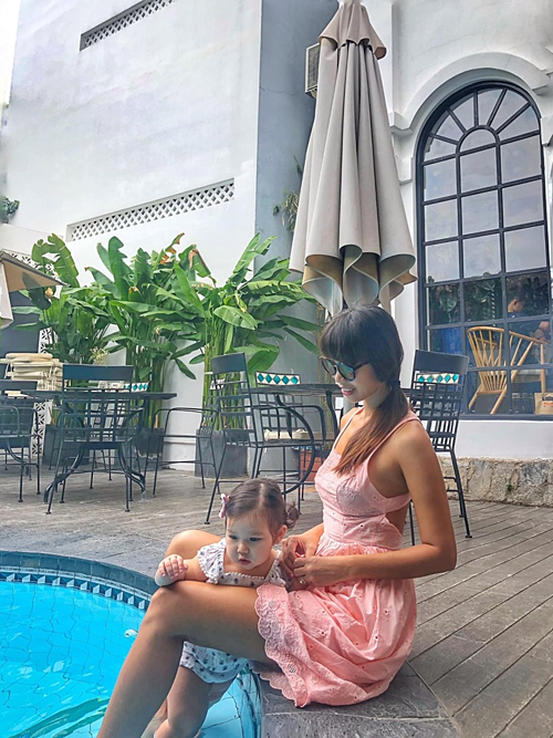 Lâm Khánh Chi lộ mặt sần sùi, Isaac lạ lẫm sau khi xuống tóc
