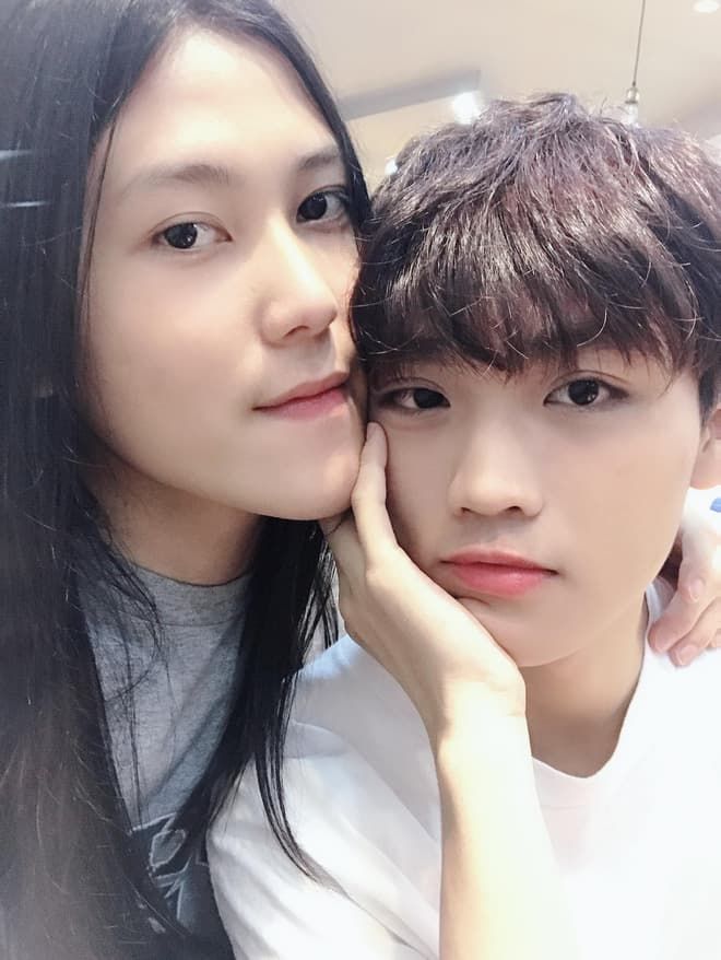 Lãng mạn như hai chàng trai LGBT có tướng phu thê