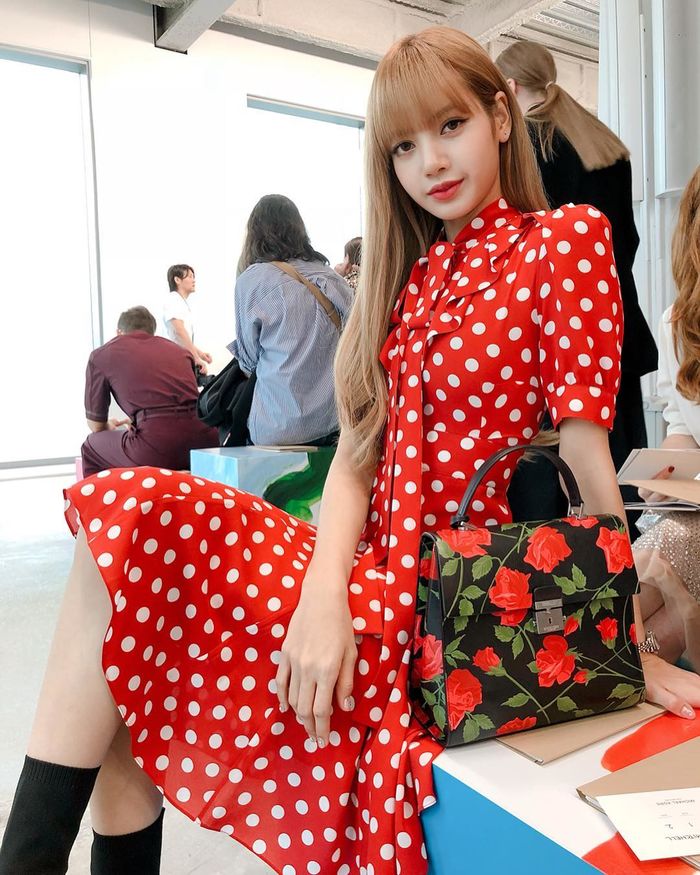 Lisa (BlackPink) hóa “bánh bèo”: Đẹp thách thức mọi phong cách