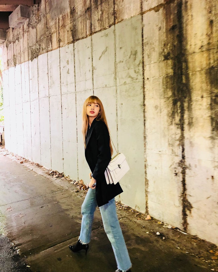 Lisa dành nửa tỷ mua giày, số túi cũng nhiều ngang Jennie