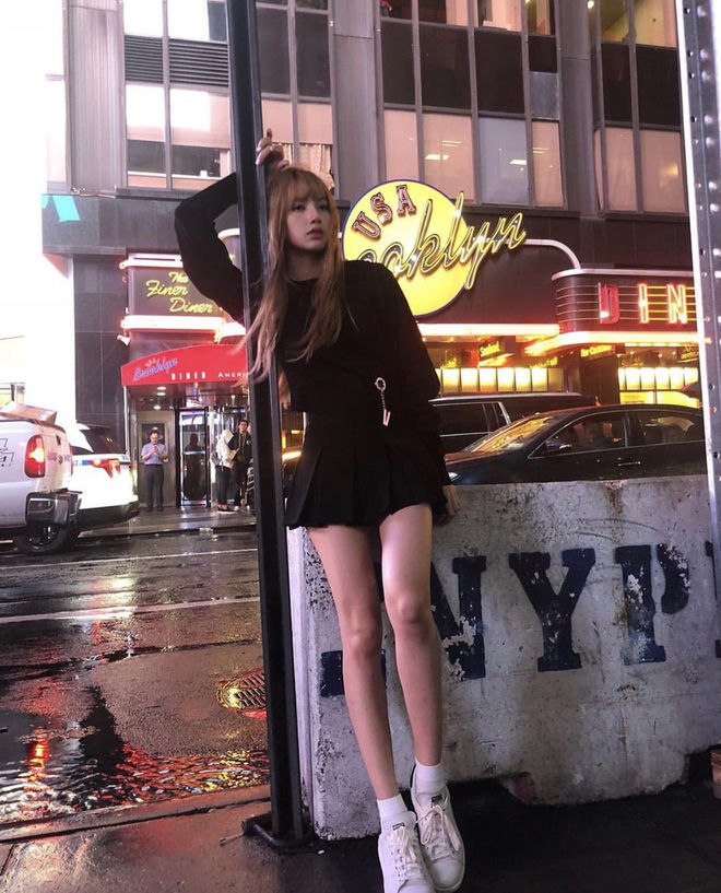 Lisa dành nửa tỷ mua giày, số túi cũng nhiều ngang Jennie