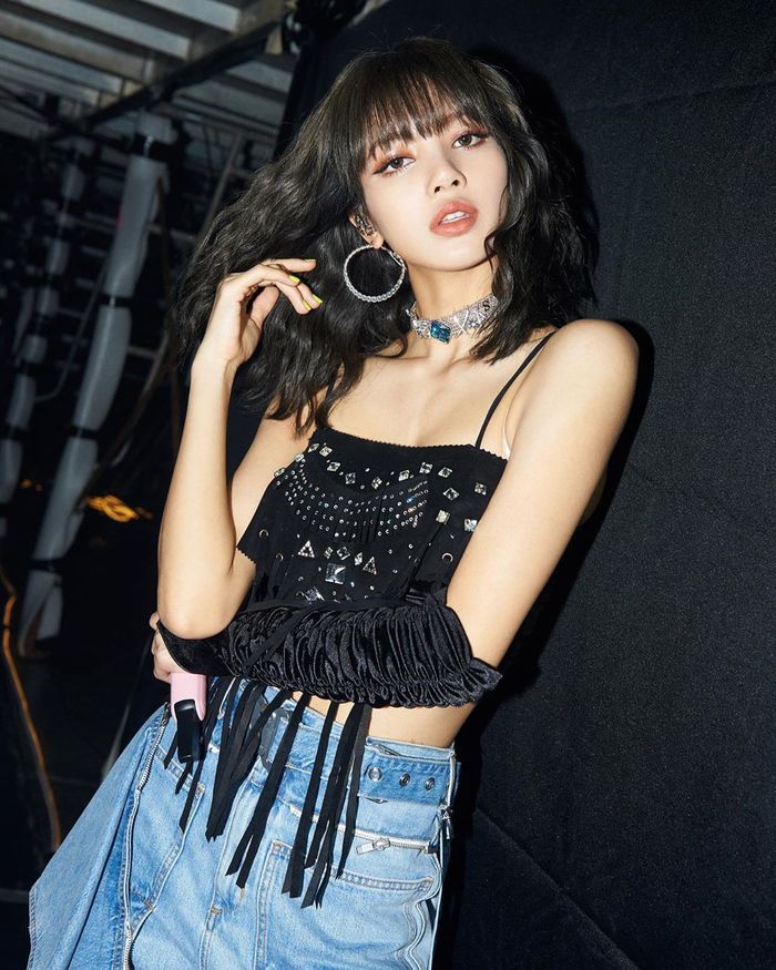 Lisa làm bùng nổ Instagram với ảnh 4 triệu like: