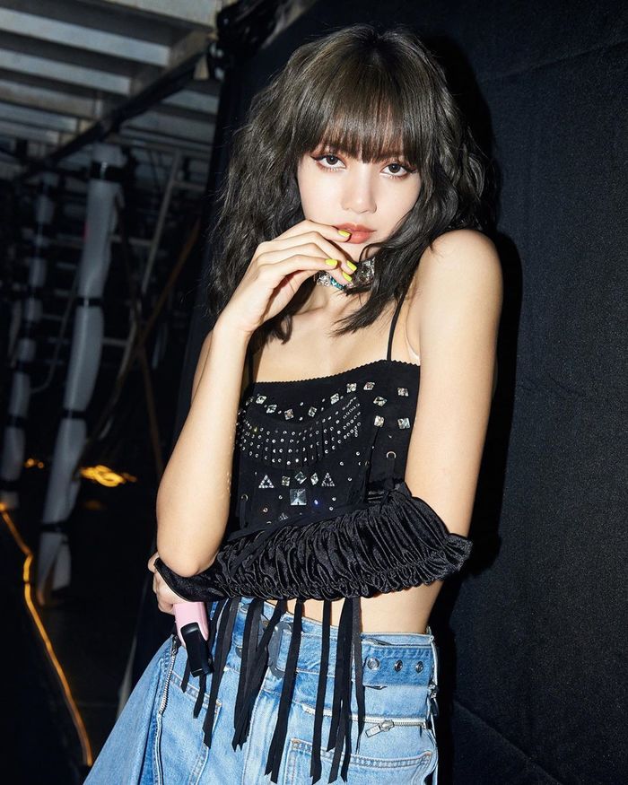 Lisa làm bùng nổ Instagram với ảnh 4 triệu like: