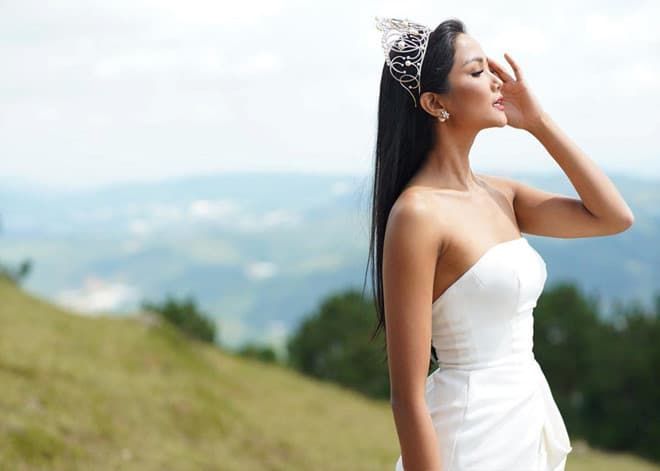 Loạt bằng chứng khó chối cãi H'Hen Niê đang hẹn hò bạn thân Đen Vâu