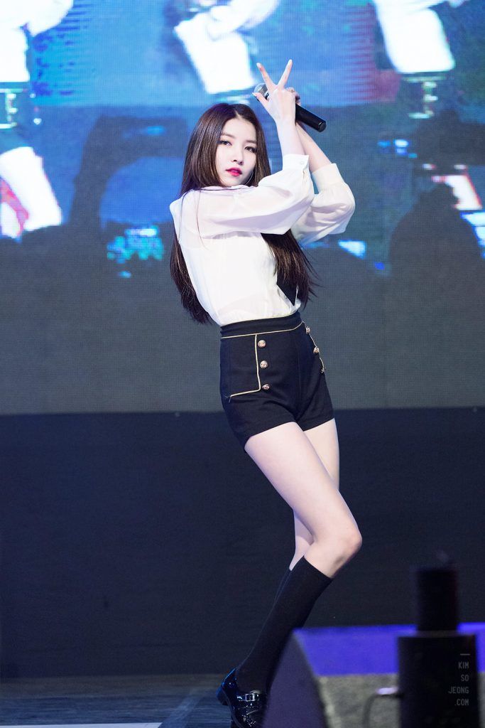 Loạt idol với đôi chân siêu mẫu đều cao trên 170cm khiến fan ghen tị