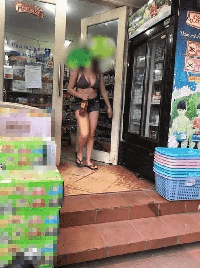 Muôn kiểu thời trang nhức mắt, phản cảm của chị em Việt ngày hè
