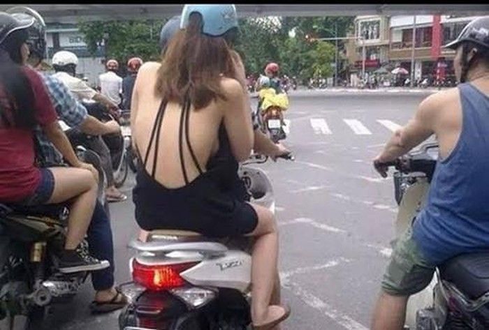 Muôn kiểu thời trang nhức mắt, phản cảm của chị em Việt ngày hè