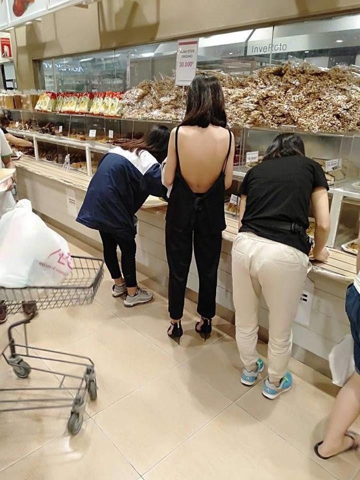 Muôn kiểu thời trang nhức mắt, phản cảm của chị em Việt ngày hè