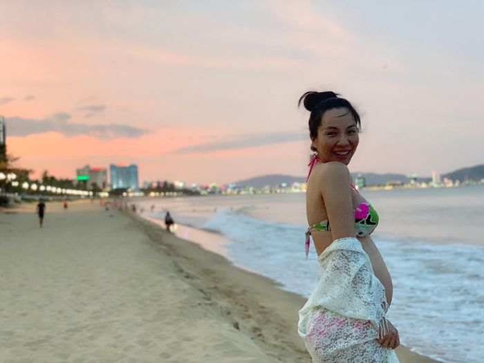Mỹ nhân Việt đang mang bầu heo vàng: Bụng khệ nệ vẫn gợi cảm