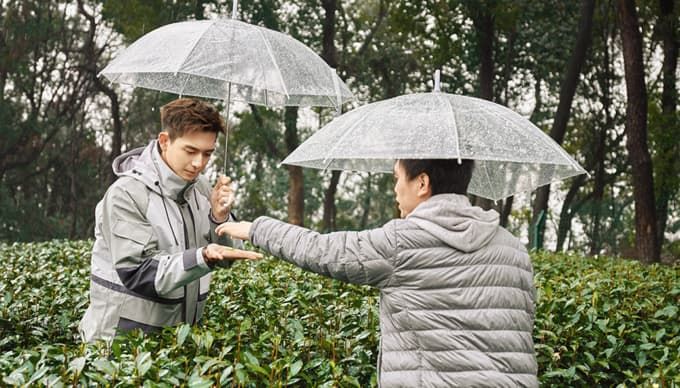 Nam thần du lịch xứ Trung gọi tên Lý Hiện Cá Mực Hầm Mật