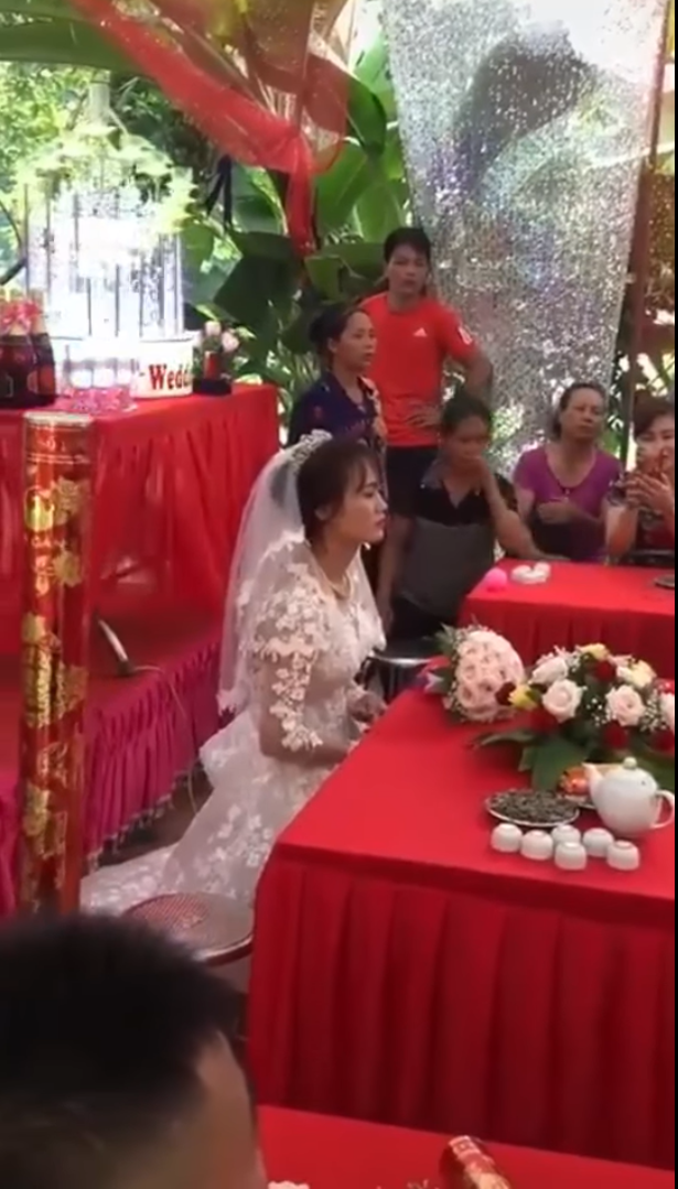 Ngày cưới chỉ có cô dâu khi chú rể là lính đảo Trường Sa chưa kịp về