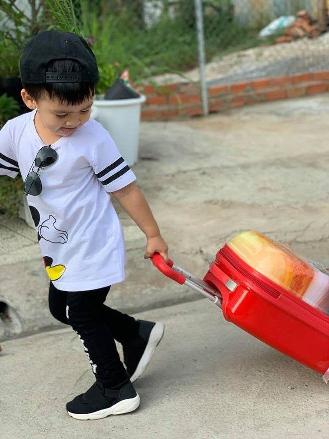 Nghỉ hè chuẩn rich kid con sao Việt: Subeo sang tận Mỹ, nhóc tỳ nhà