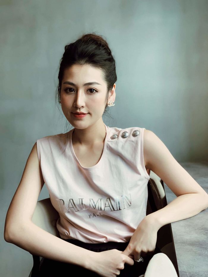 Nhã Phương lại mình hạc xương mai, Minh Hằng đeo nhẫn ẩn ý sắp cưới