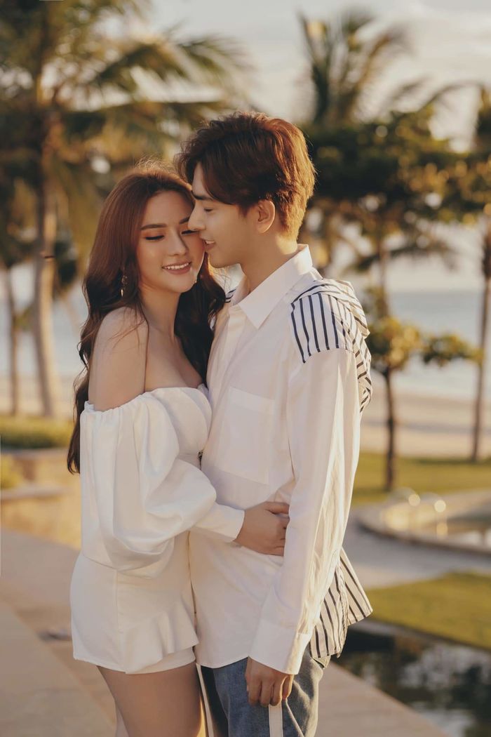 Nhã Phương lại mình hạc xương mai, Minh Hằng đeo nhẫn ẩn ý sắp cưới
