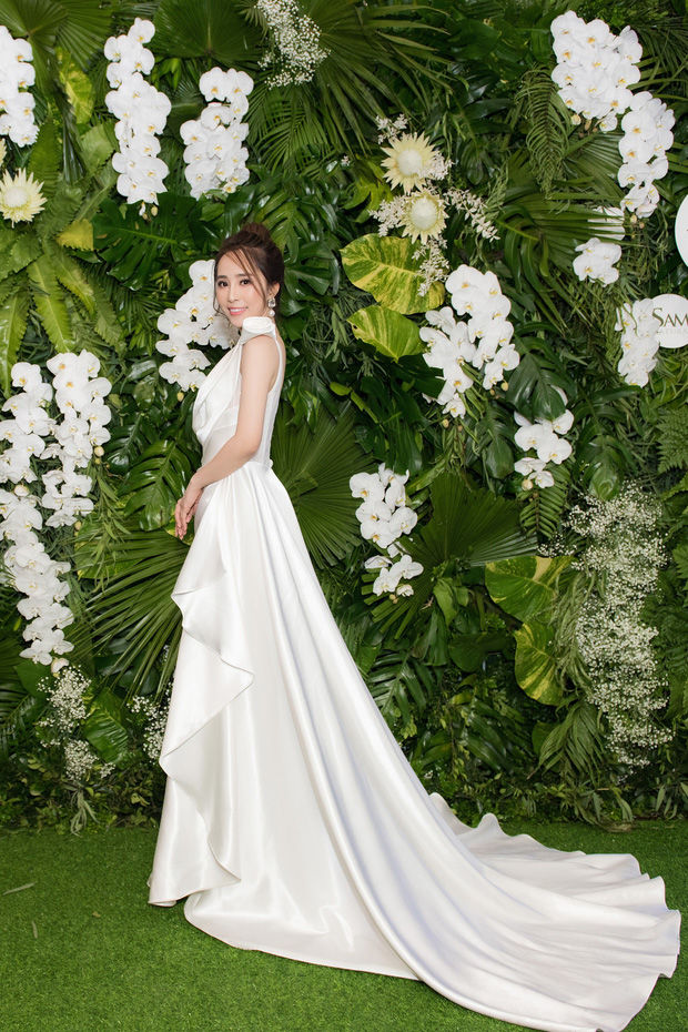 Nhã “tiểu tam” diện váy sương sương khoe sắc vóc nóng bỏng lấn át Thư