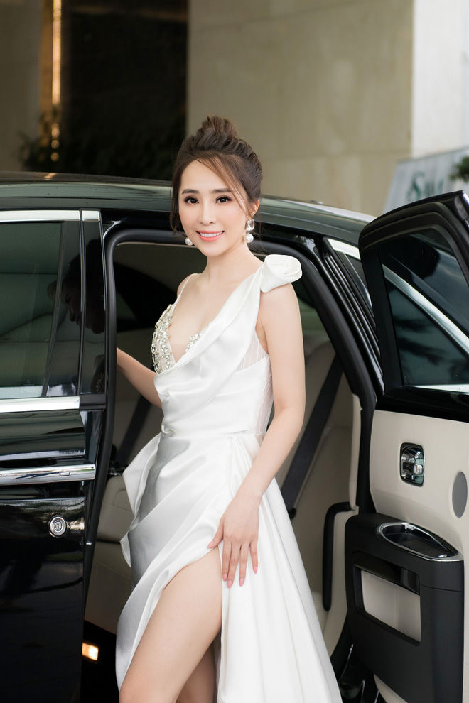 Nhã “tiểu tam” diện váy sương sương khoe sắc vóc nóng bỏng lấn át Thư