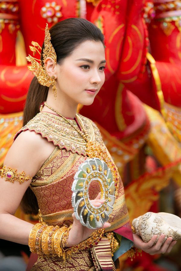 Nhan sắc vạn người mê của Baifern Pimchanok