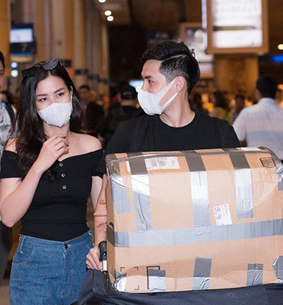 Nhi - Thắng diện trang phục cưới tổ chức hôn lễ ở sân bay