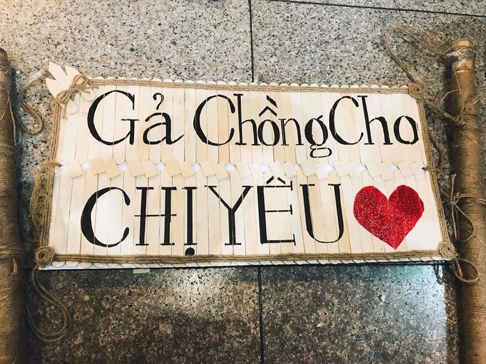 Nhi - Thắng diện trang phục cưới tổ chức hôn lễ ở sân bay