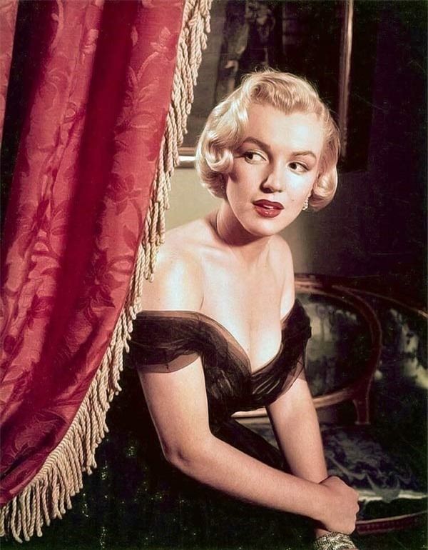 Những khoảnh khắc thời trang sống mãi của Marilyn Monroe