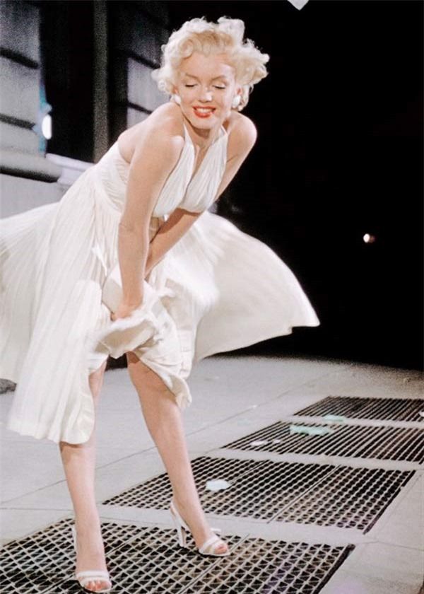 Những khoảnh khắc thời trang sống mãi của Marilyn Monroe
