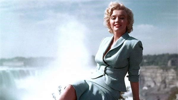 Những khoảnh khắc thời trang sống mãi của Marilyn Monroe