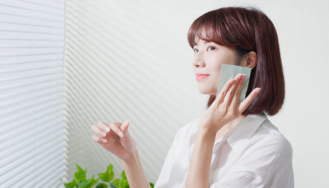 Phấn nước, son môi là những “bảo bối” không thể thiếu trong túi nàng