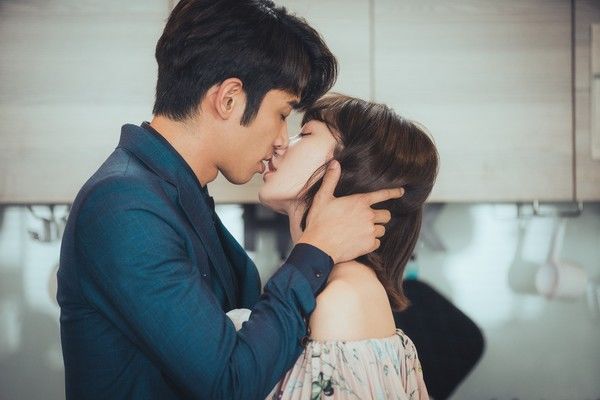Phim hot hè 2019: Tình tay ba, ngoại tình thành tâm điểm