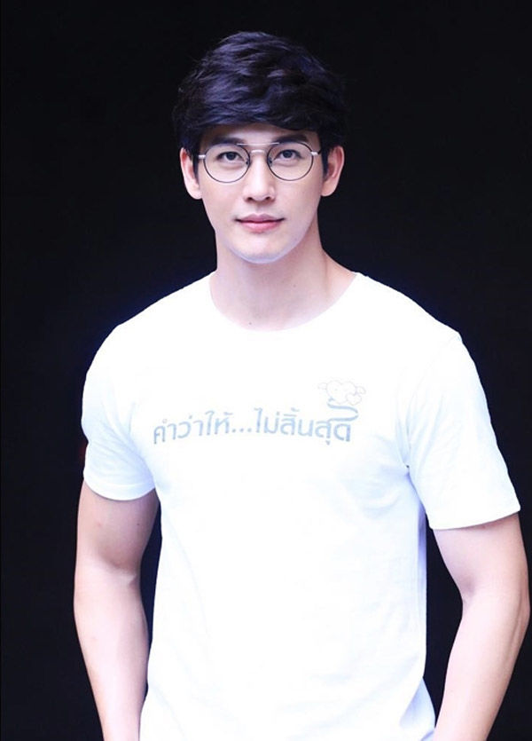 Push Puttichai tuổi 33: Từ DJ ít tiếng tăm đến chàng hoàng tử Tbiz