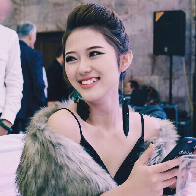 Sắc vóc nóng bỏng của những cô gái vàng trong làng tiểu tam bị ghét