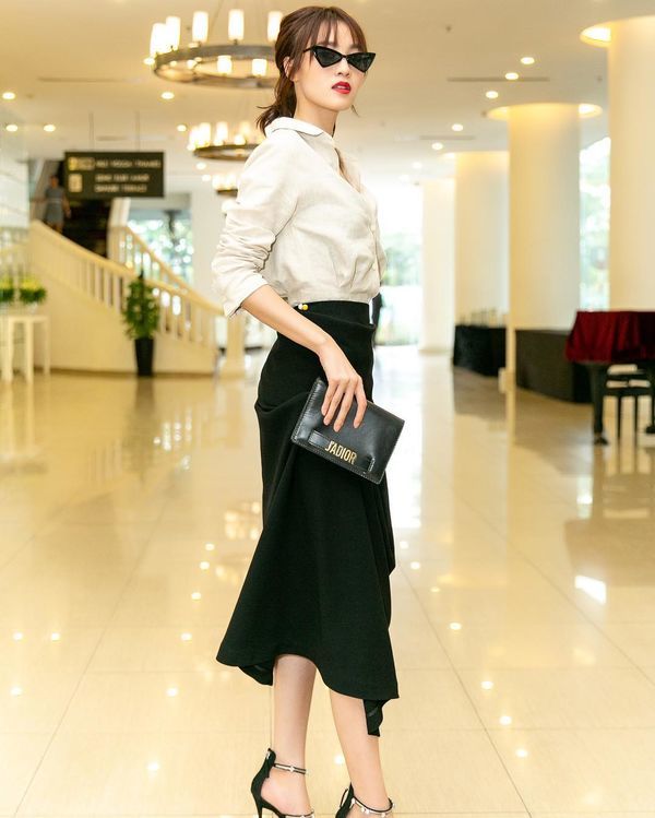 Sao nữ Vbiz còn trẻ đã tậu nhà tậu xe, thêm cả “núi” đồ hiệu