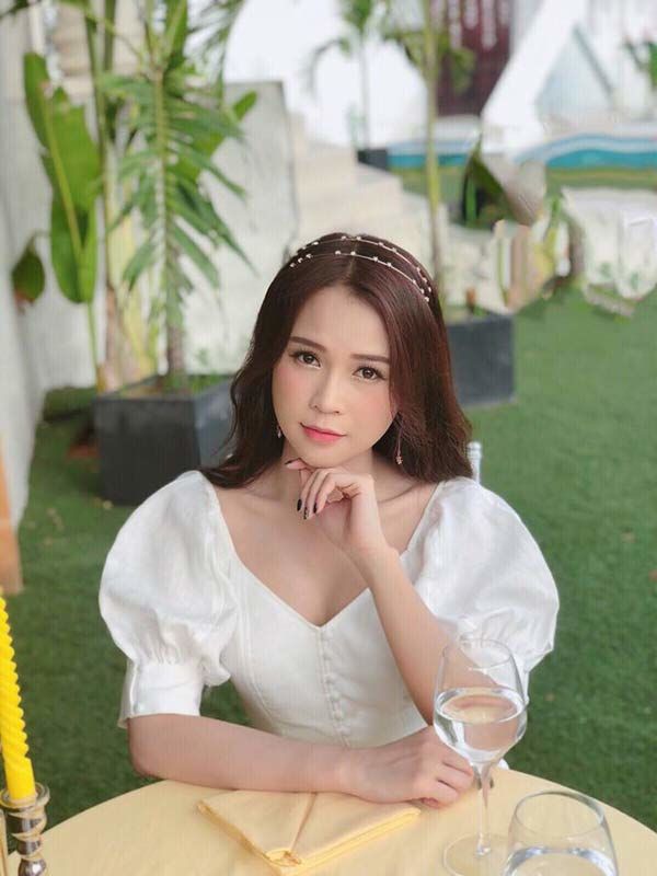Sao nữ Vbiz còn trẻ đã tậu nhà tậu xe, thêm cả “núi” đồ hiệu
