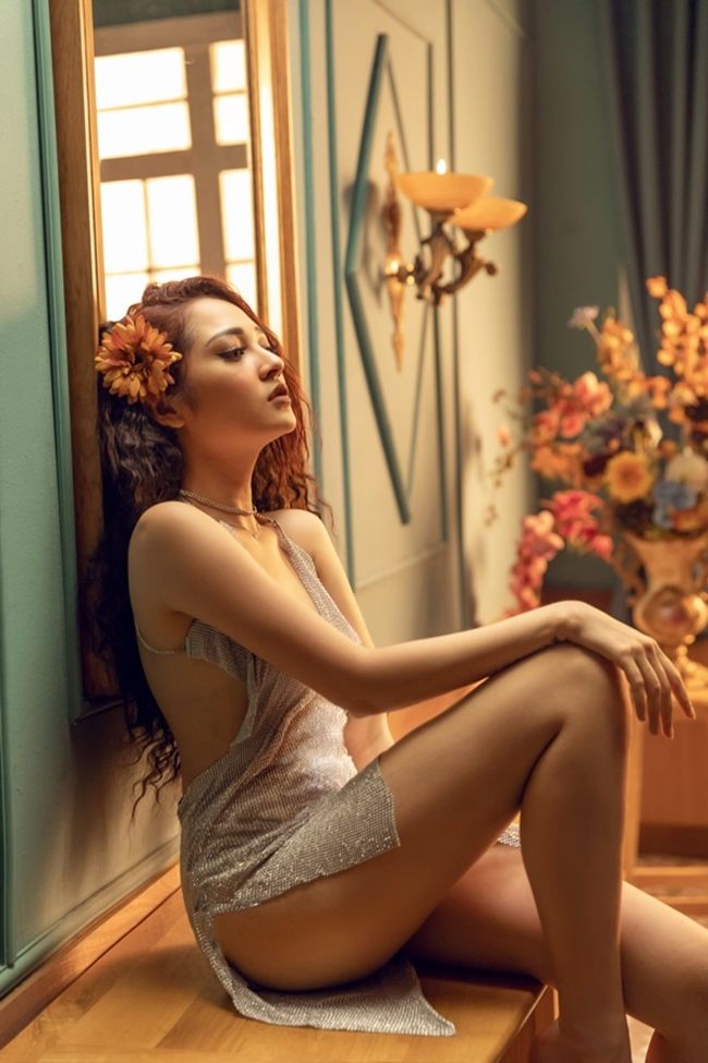 Sao nữ Vbiz còn trẻ đã tậu nhà tậu xe, thêm cả “núi” đồ hiệu