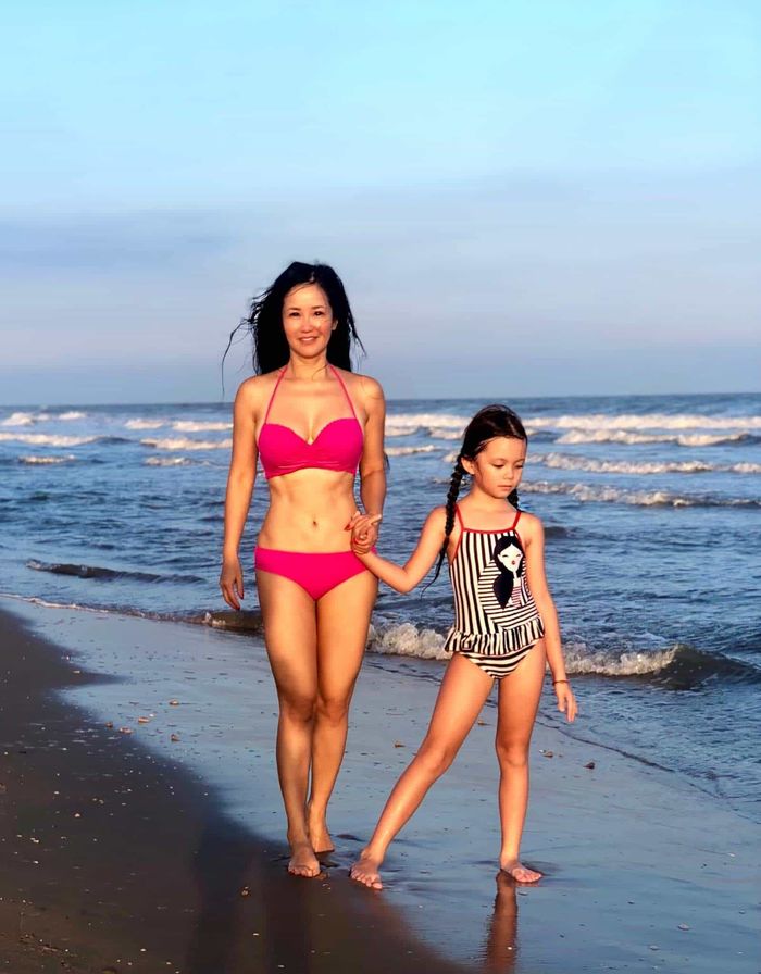 Sao nữ Việt U50-60 diện bikini thiêu đốt ánh nhìn