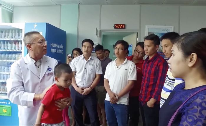 Chuyên gia bày cách cha mẹ cứu con khi bị hóc dị vật