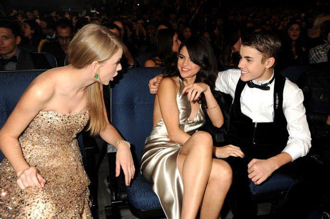 Selena Gomez bất ngờ tuyên bố “bênh” Taylor Swift giữa “đại chiến”