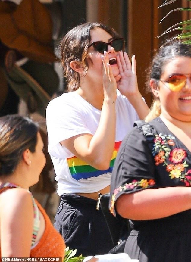 Selena Gomez bất ngờ tuyên bố “bênh” Taylor Swift giữa “đại chiến”