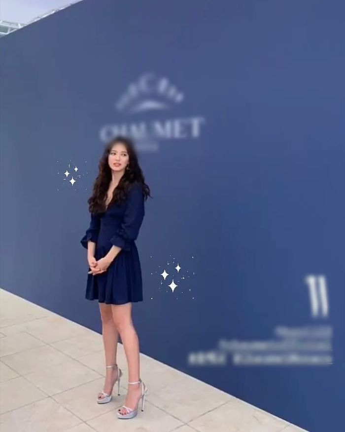 Song Hye Kyo diện váy trễ nãi khoe đôi gò bồng đảo sexy trứ danh