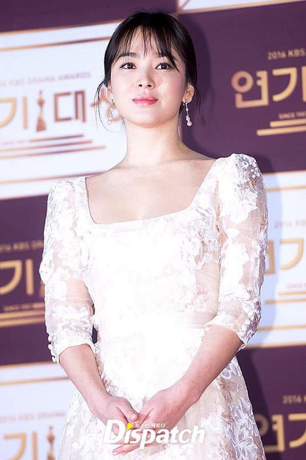 Song Hye Kyo quay ngoắt từ thanh thuần trở thành mỹ nhân hoang dã
