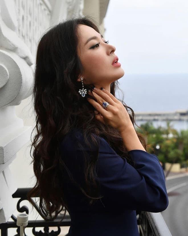 Song Hye Kyo quay ngoắt từ thanh thuần trở thành mỹ nhân hoang dã