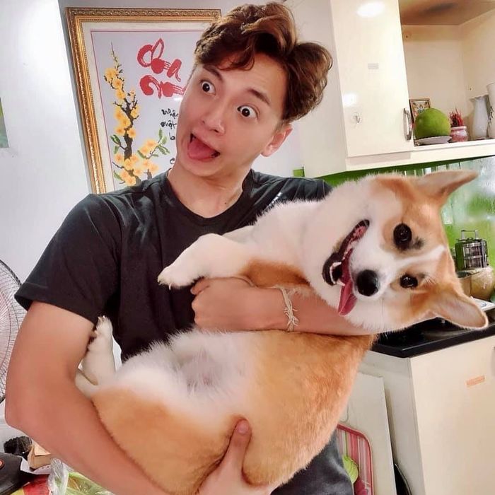 Thu Thủy e ấp bên ông xã, Ngô Kiến Huy và cún cưng biểu cảm đùa nhây