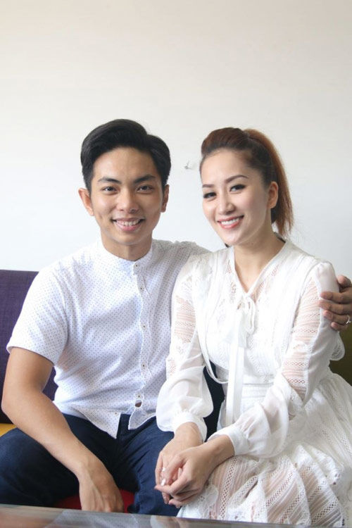 Thu Thủy, Lê Phương hack tuổi mặc dù đứng cạnh chồng trẻ