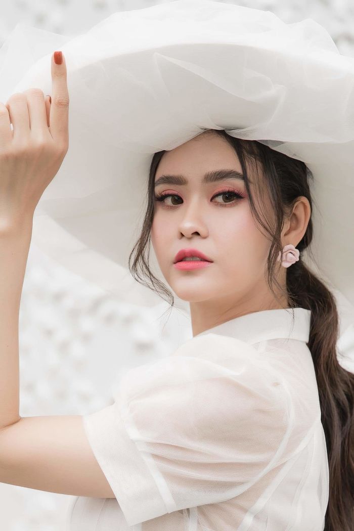 Tim như bộ xương khô, Hà Hồ đăng ảnh sexy tranh thủ dằn mặt anti-fan