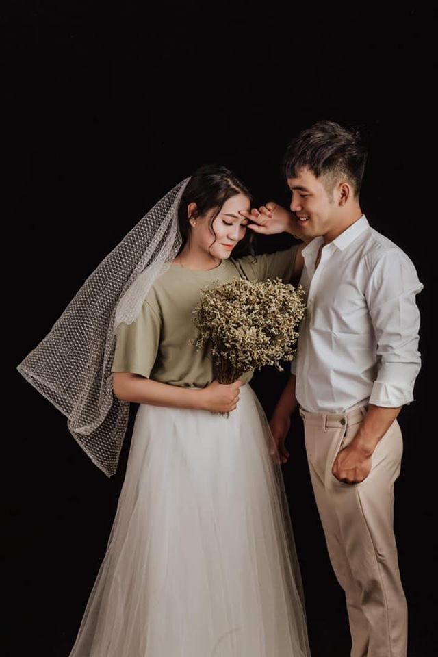 Cô gái ôm chặt trai lạ vì sợ sấm, một năm sau cả hai về chung một nhà