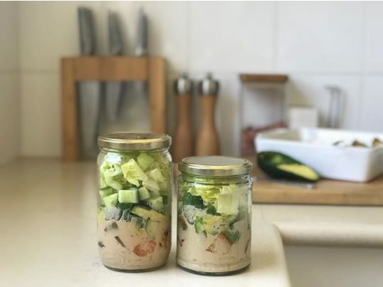 Đẹp mắt với các món salad đựng trong lọ thủy tinh