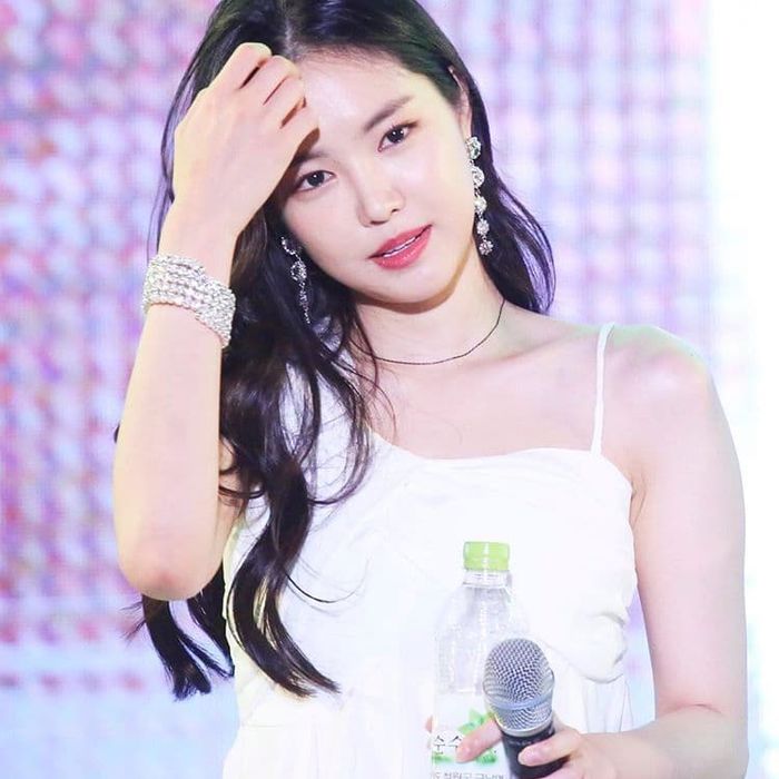 10 nữ thần tượng có bờ vai quyến rũ nhất Kpop