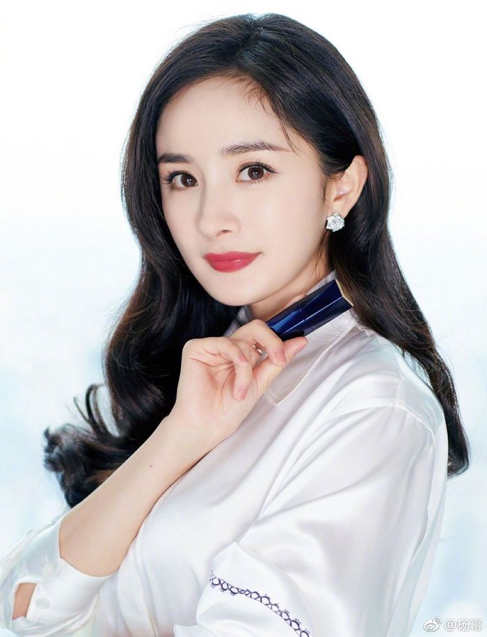 4 mỹ nhân sở hữu đôi mắt đẹp nhất Cbiz: Dương Mịch lép vế trước Búp b