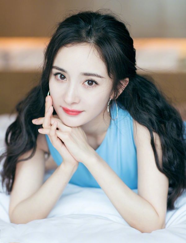 4 mỹ nhân sở hữu đôi mắt đẹp nhất Cbiz: Dương Mịch lép vế trước Búp b