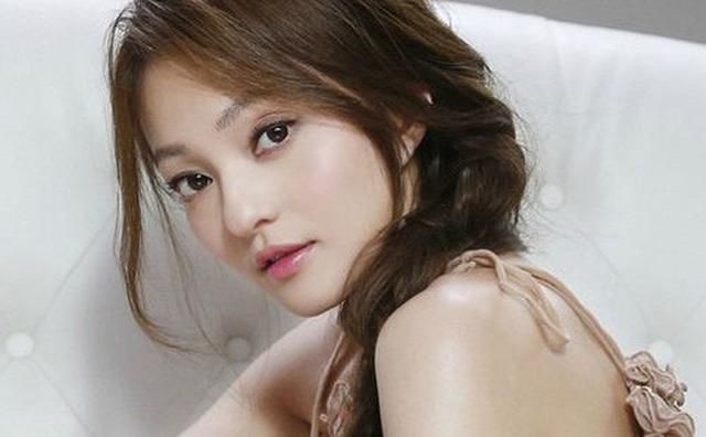 4 mỹ nhân sở hữu đôi mắt đẹp nhất Cbiz: Dương Mịch lép vế trước Búp b